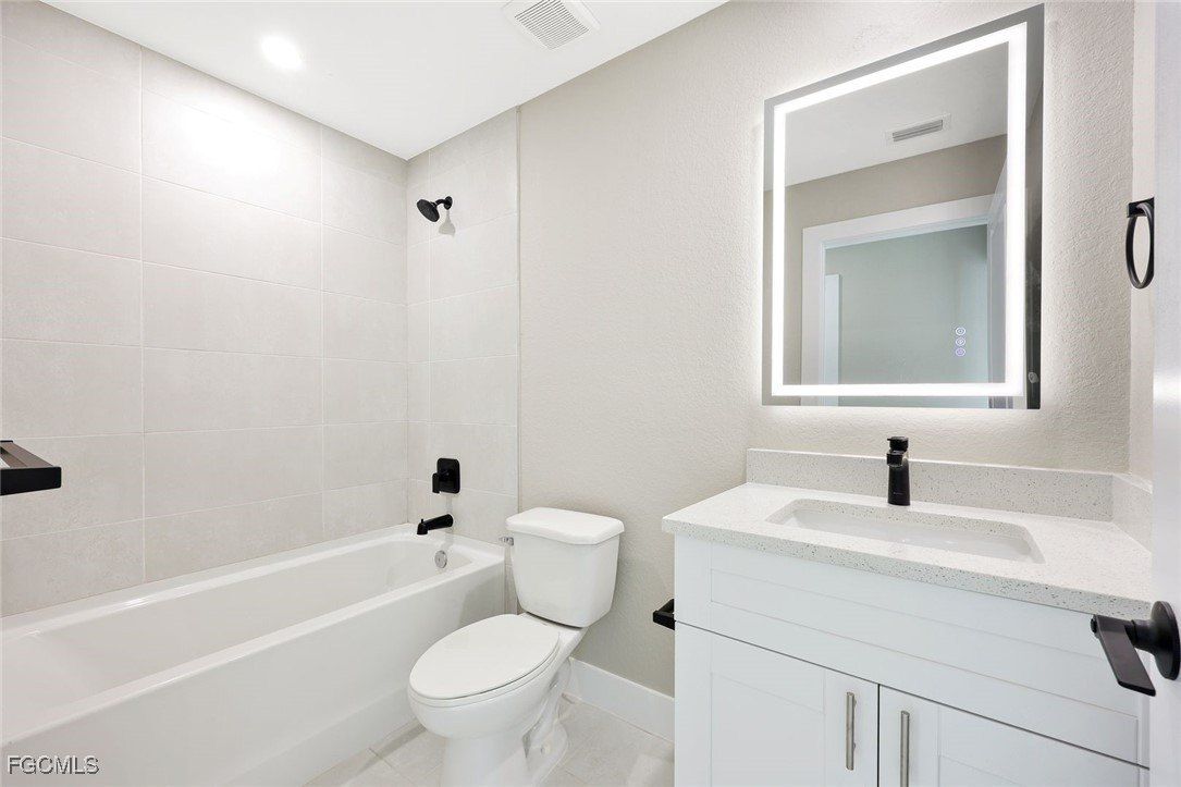 1910 Ne 42Nd Terrace. Cape Coral, FL 33909