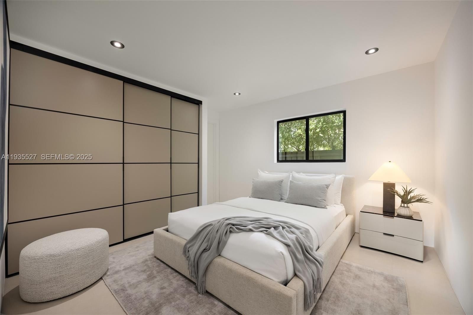 21480 Highland Lakes Blvd 21480. Miami, FL 33179