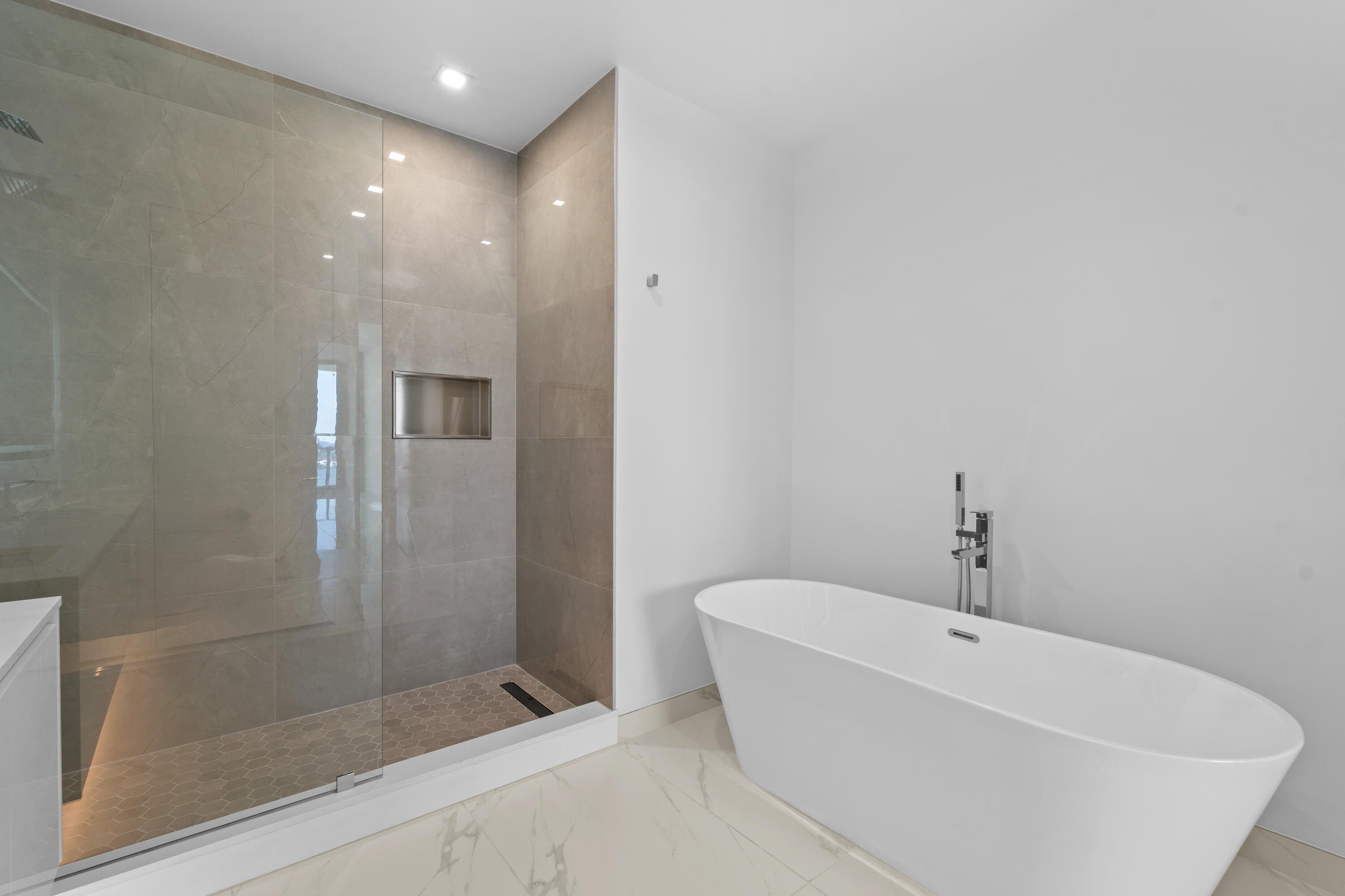 220 Lake Shore Drive. Lake Park, FL 33403