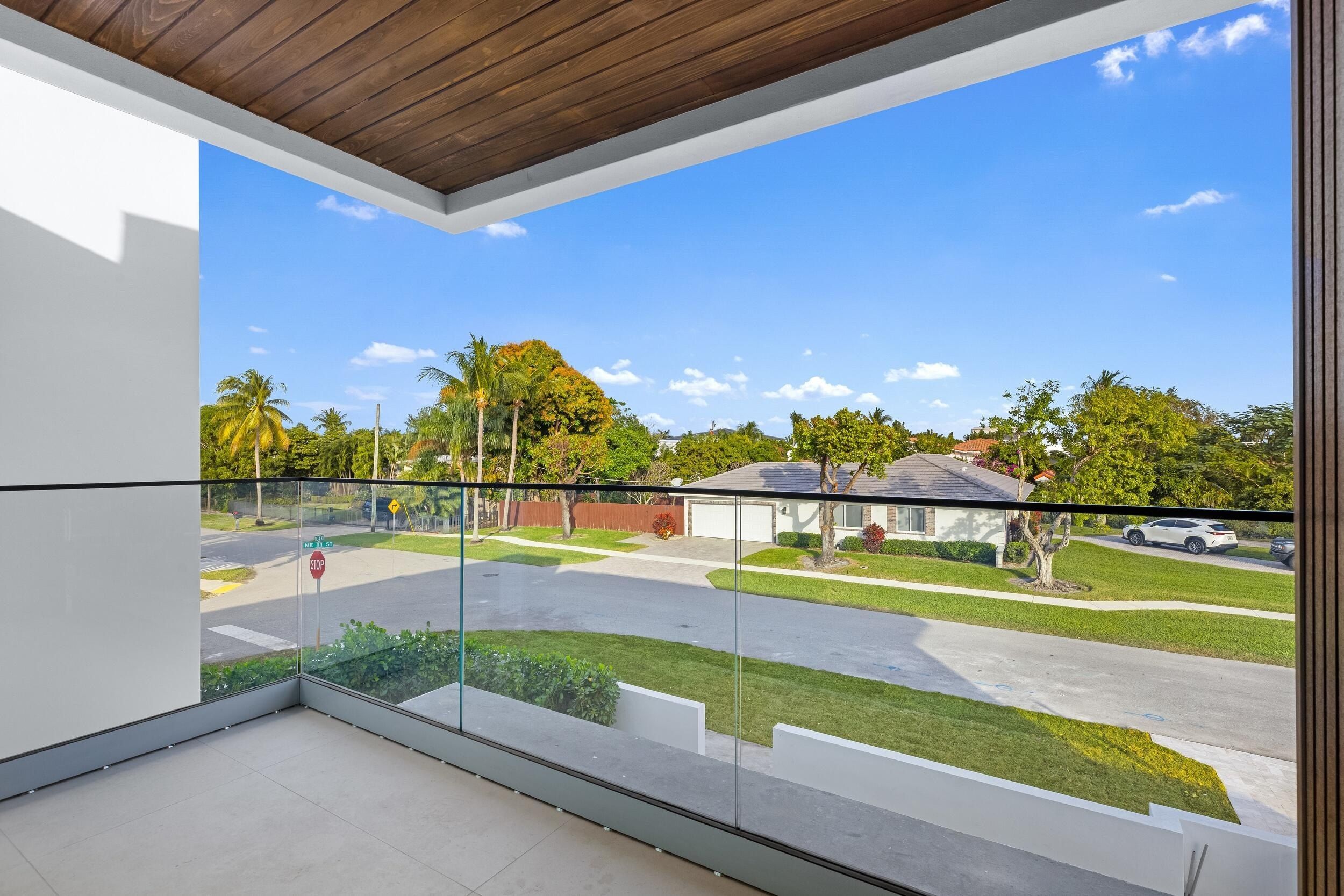 1099 Ne 4Th Avenue. Boca Raton, FL 33432