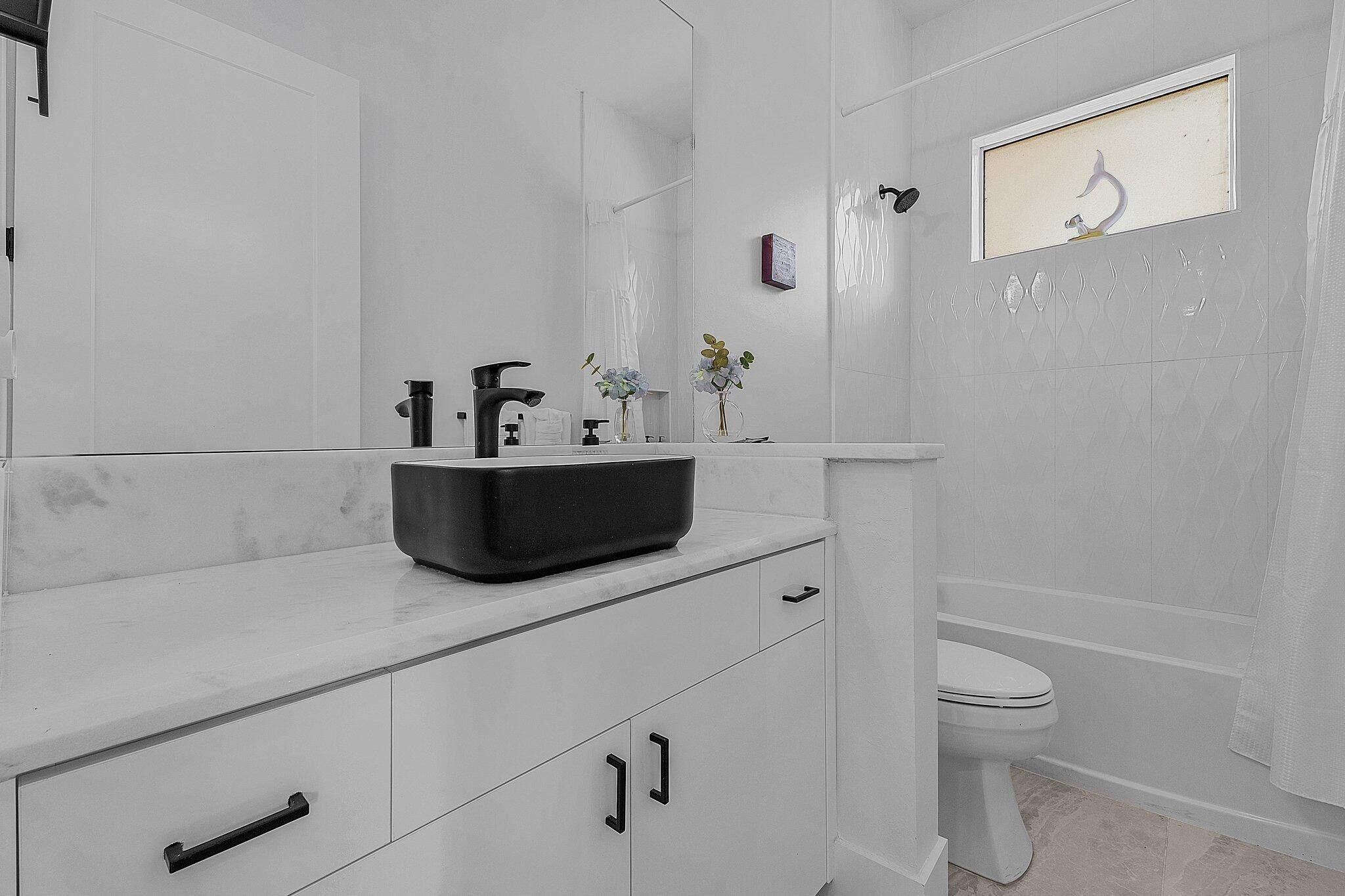 2499 Pine Street. Naples, FL 34112