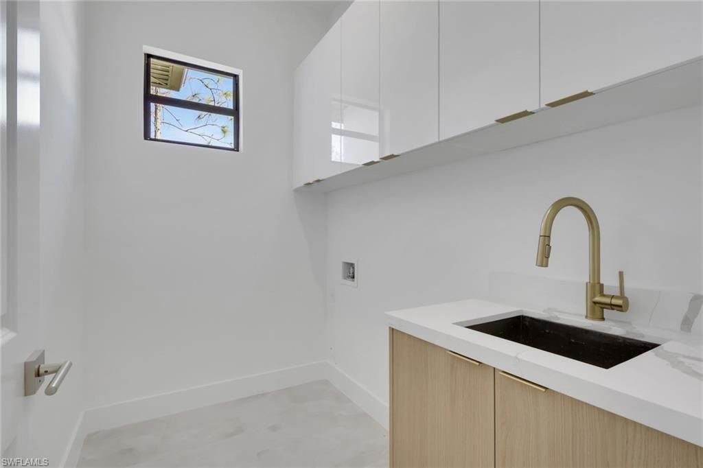 4124 6Th. Naples, FL 34120