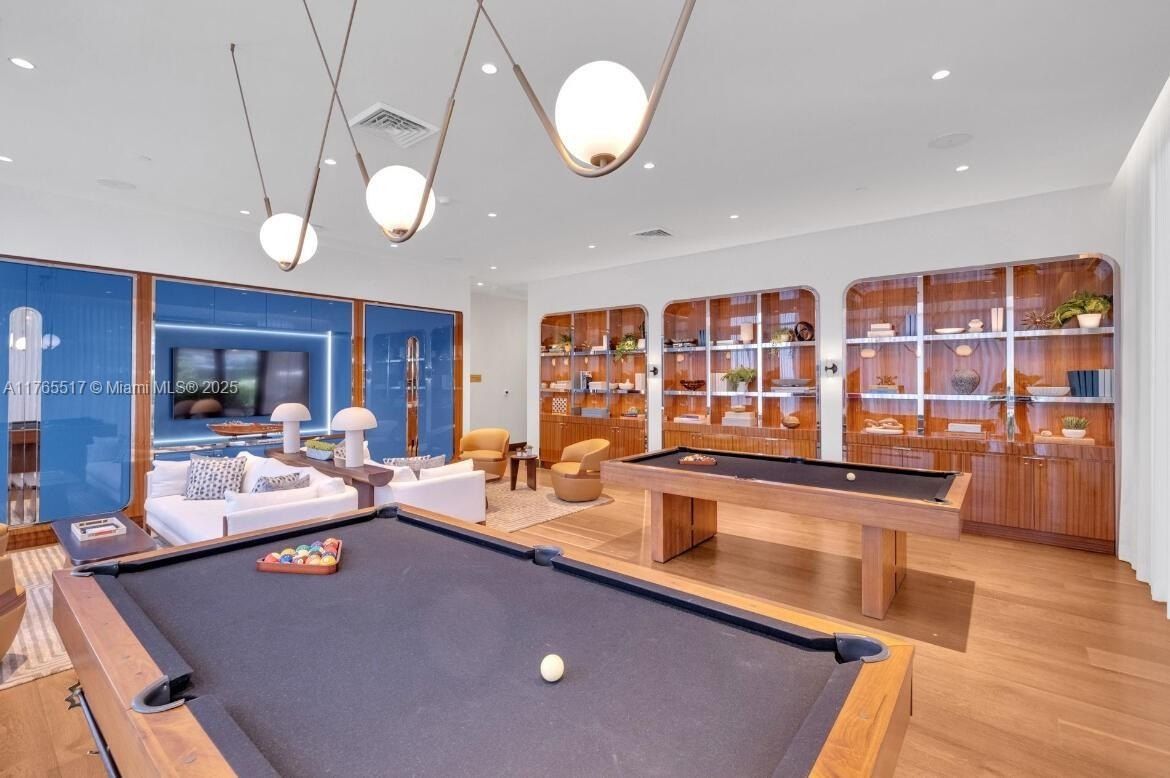 2678 Tigertail. Miami, FL 33133