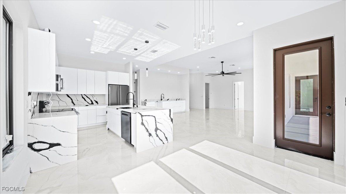 526 Se 4Th Street. Cape Coral, FL 33990