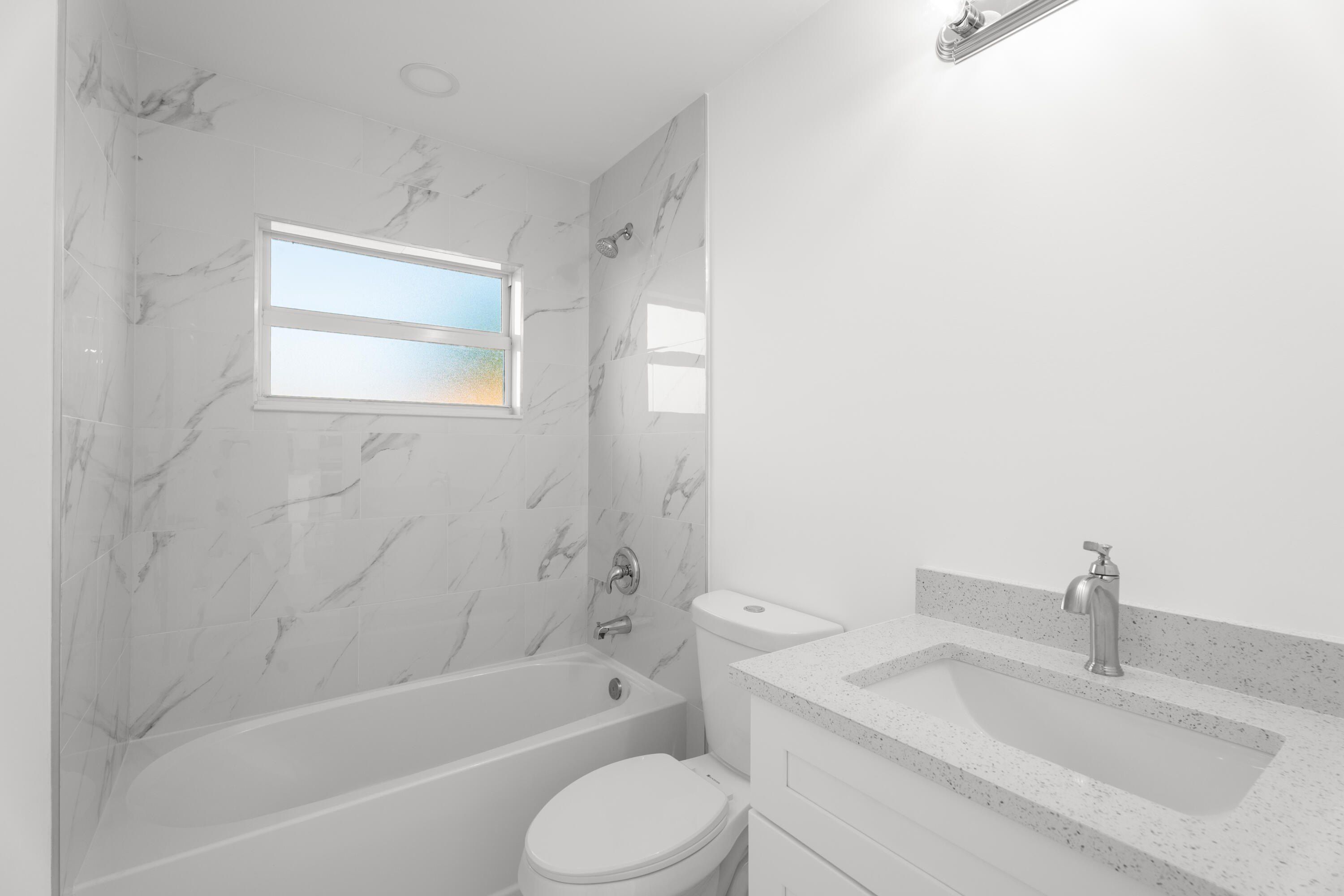 884 Sw Thrift Avenue. Port Saint Lucie, FL 34953