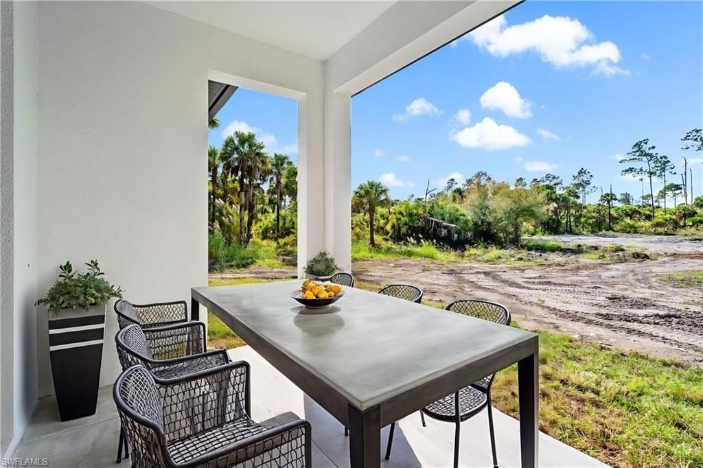 3657 Everglades. Naples, FL 34117