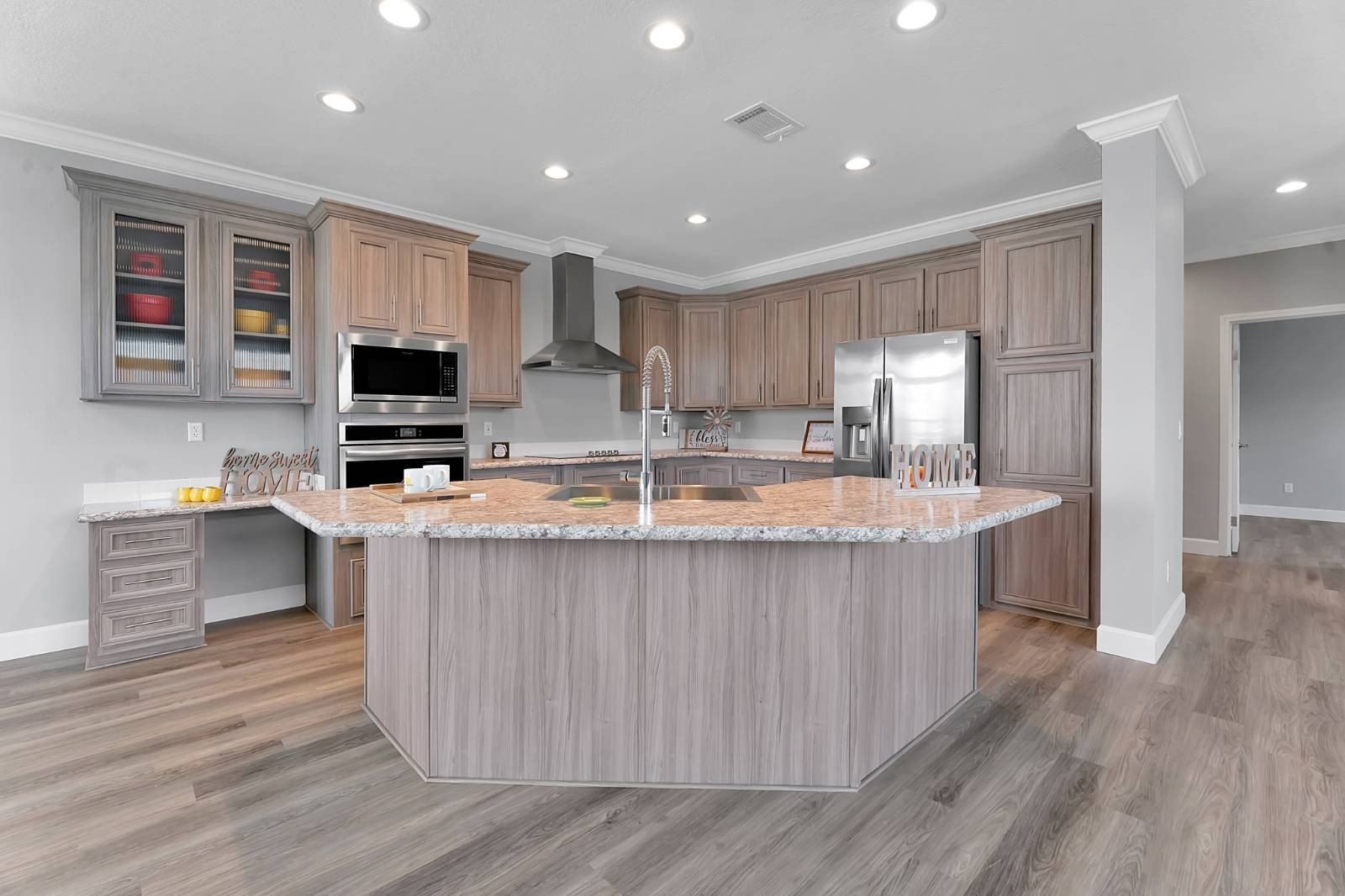 3117 Walden Shores Loop. Lake Wales, FL 33898