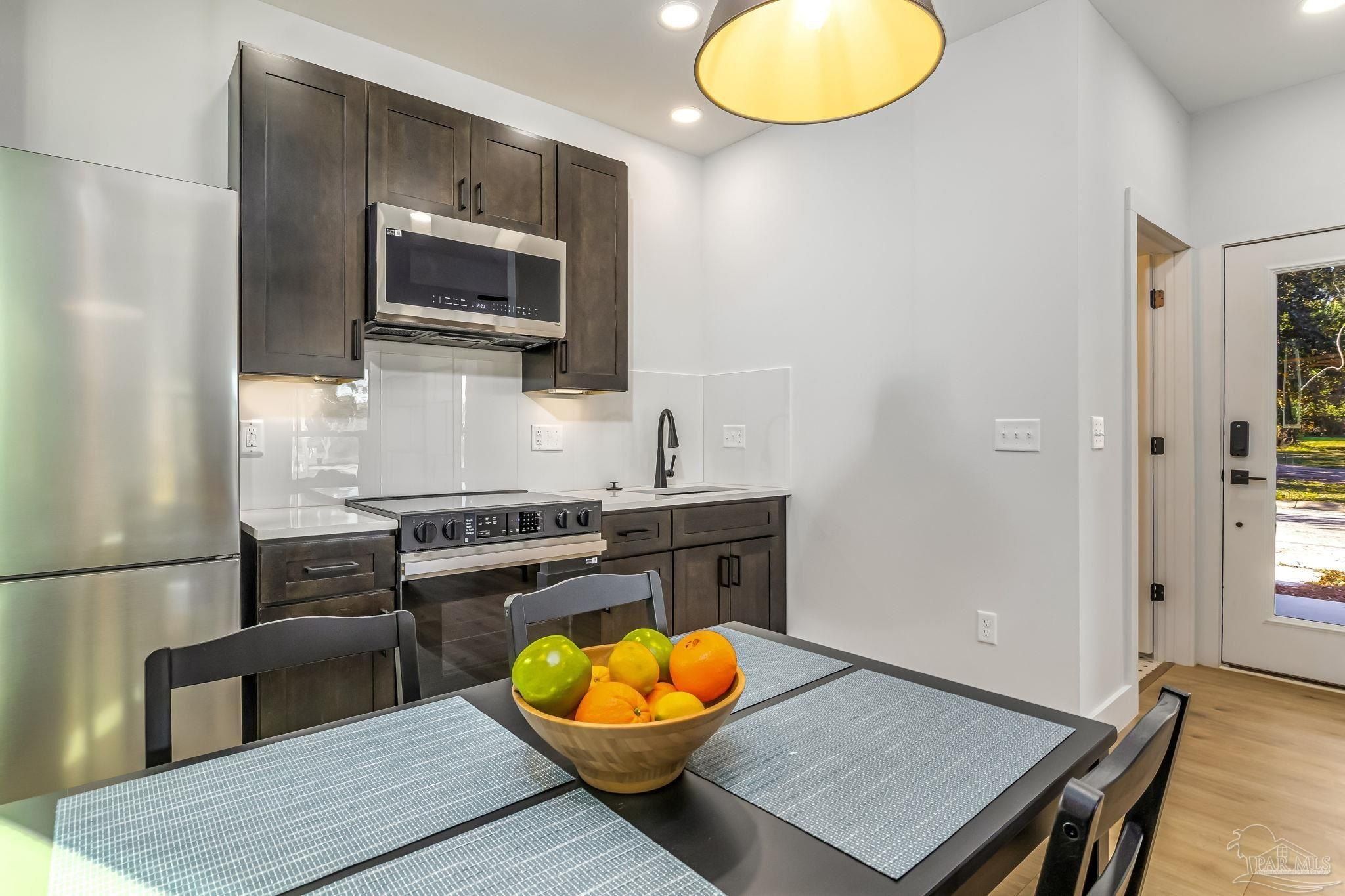 919  917 W Lloyd St. Pensacola, FL 32501