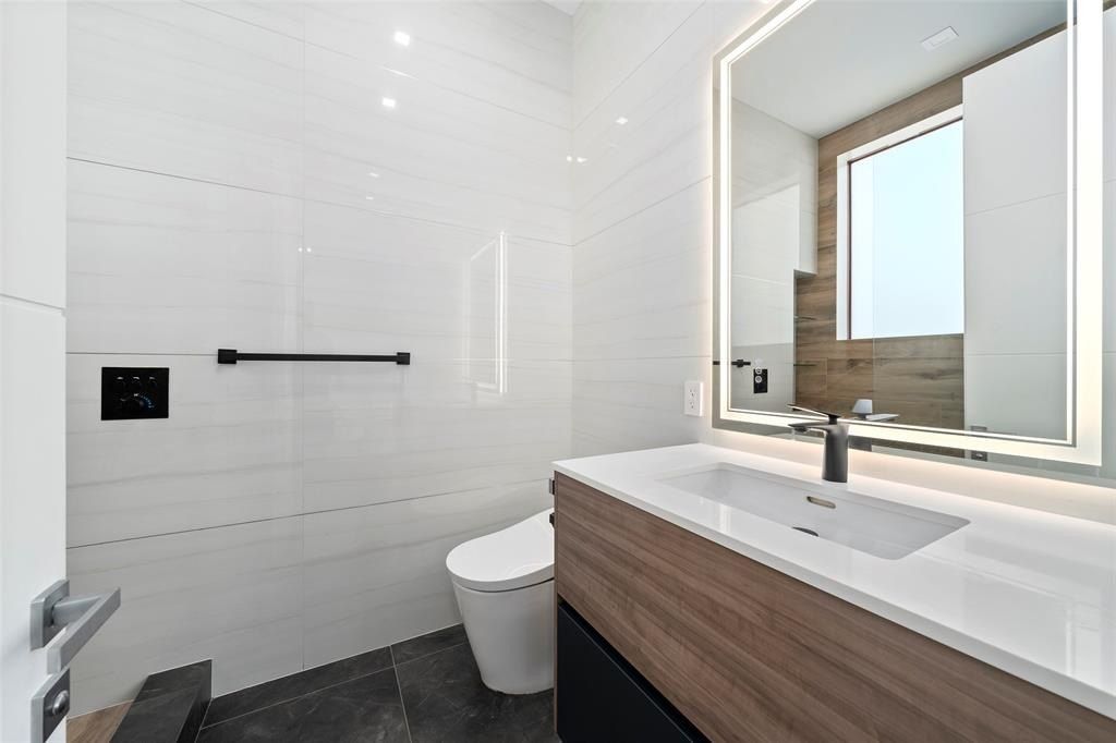 2631 Ne 48Th Ct. Lighthouse Point, FL 33064