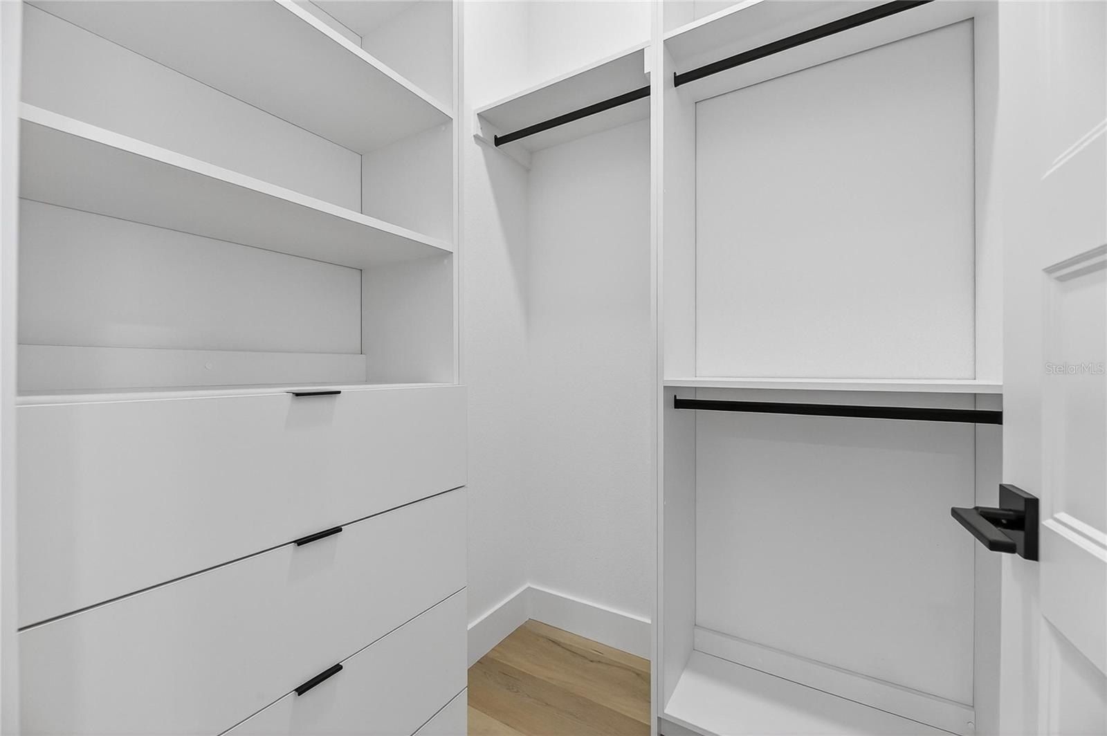 2335 Oak Terrace. Sarasota, FL 34231