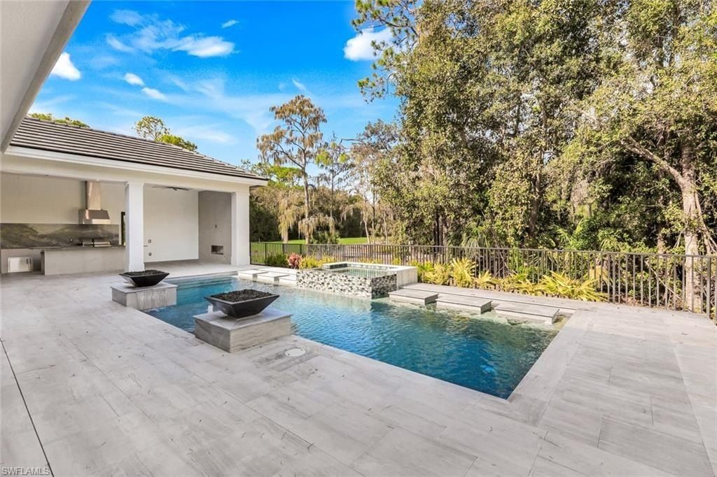 3891 Brynwood. Naples, FL 34119