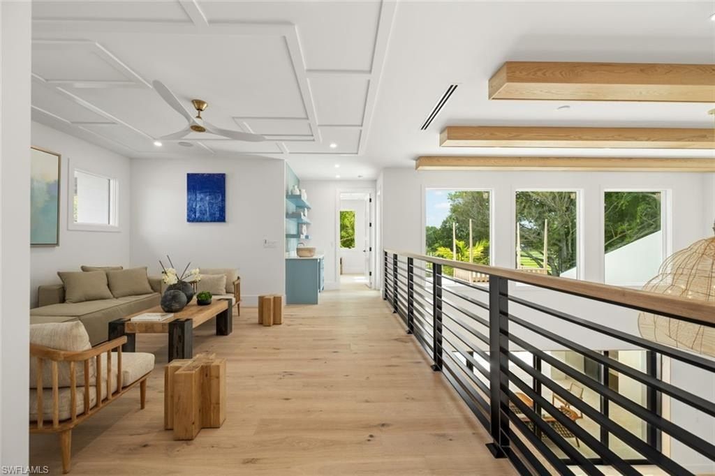 565 Whispering Pine Ln. Naples, FL 34103