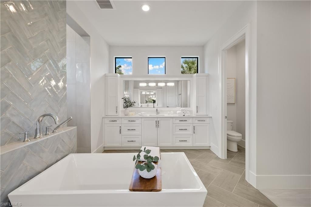 4751 1St Ave Sw. Naples, FL 34119