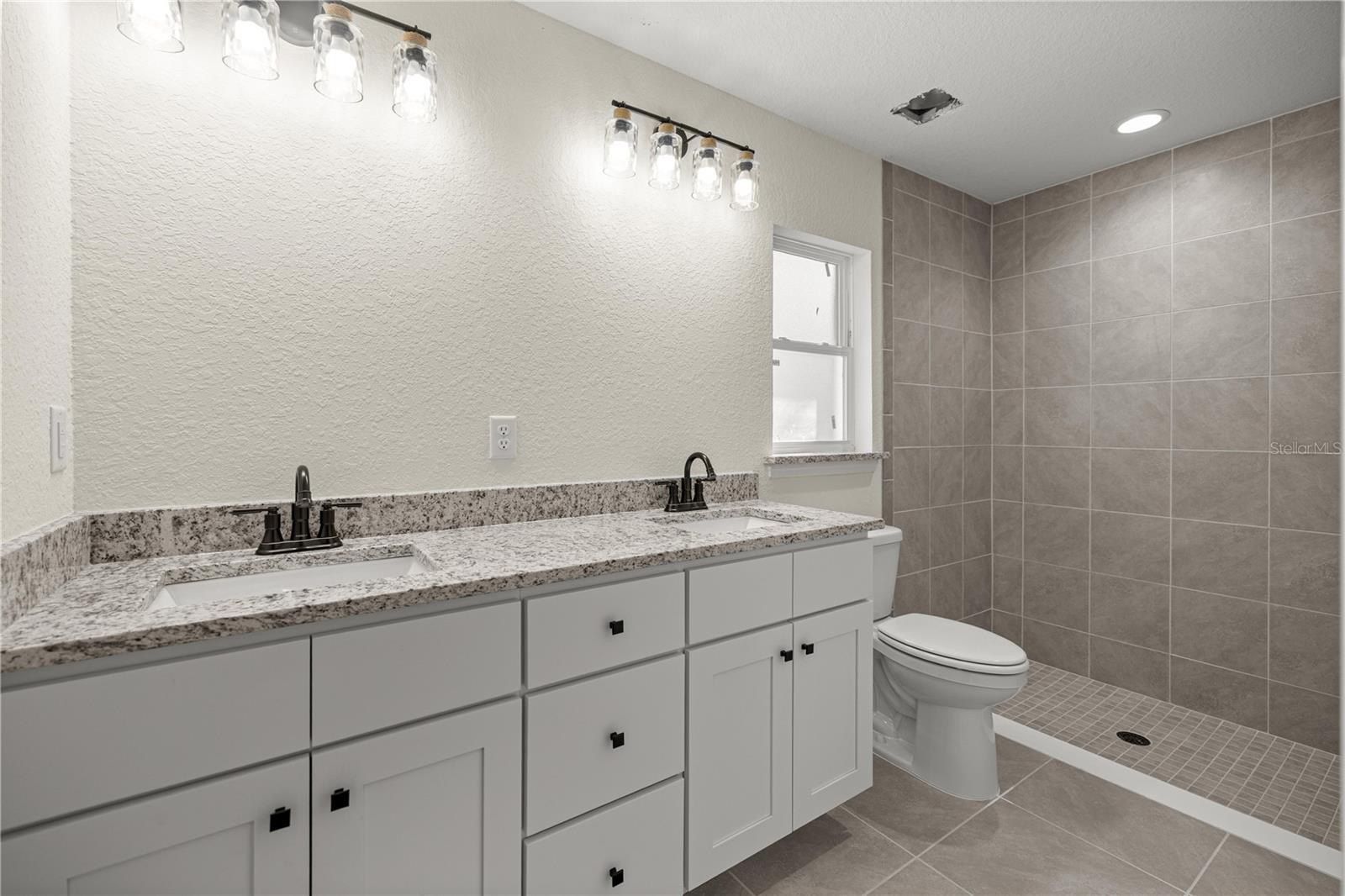 118 Bay Drive. Ocklawaha, FL 32179