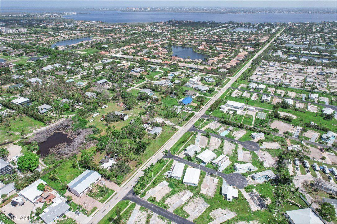 93 Sycamore Lane. Fort Myers, FL 33908