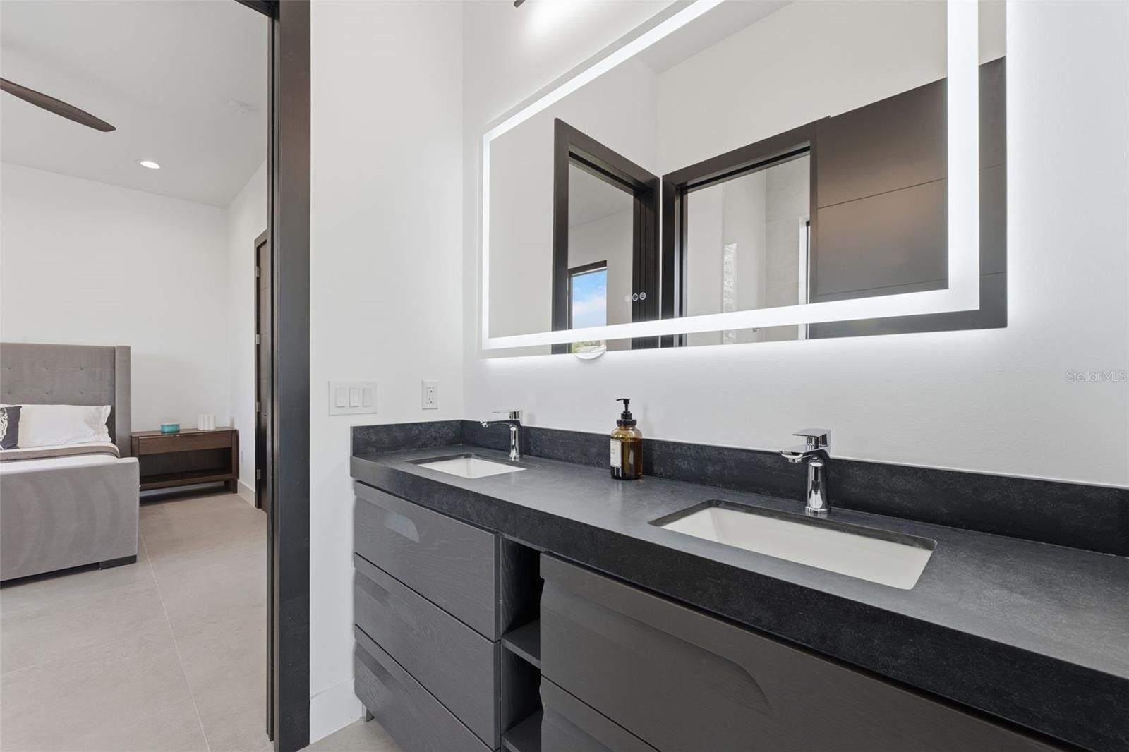 301 Ne 27Th Drive. Wilton Manors, FL 33334