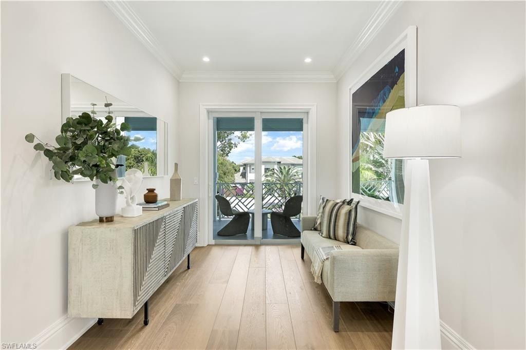 726 Riviera Dr. Naples, FL 34103