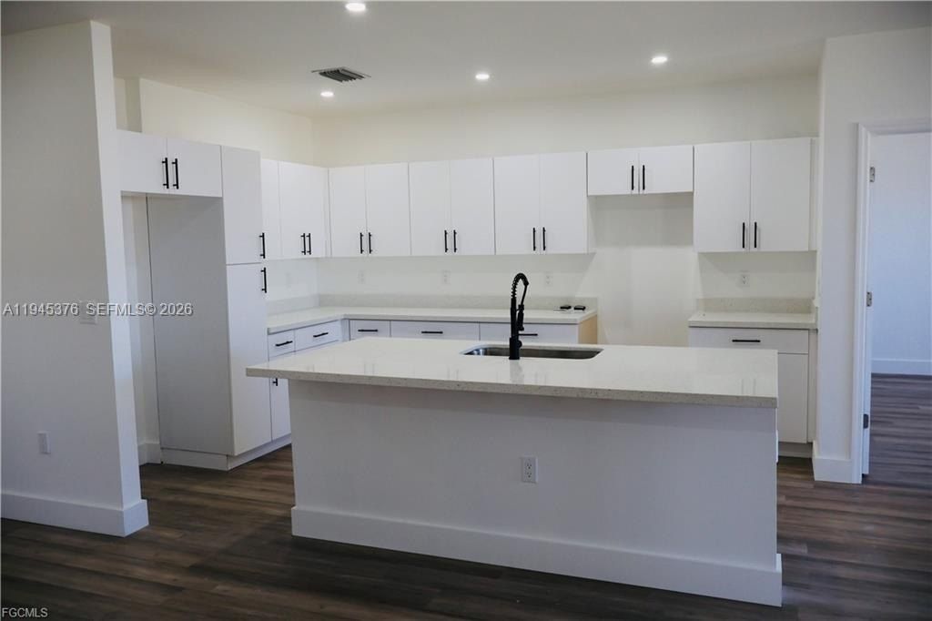 2812 49Th St Sw. Lehigh Acres, FL 33974