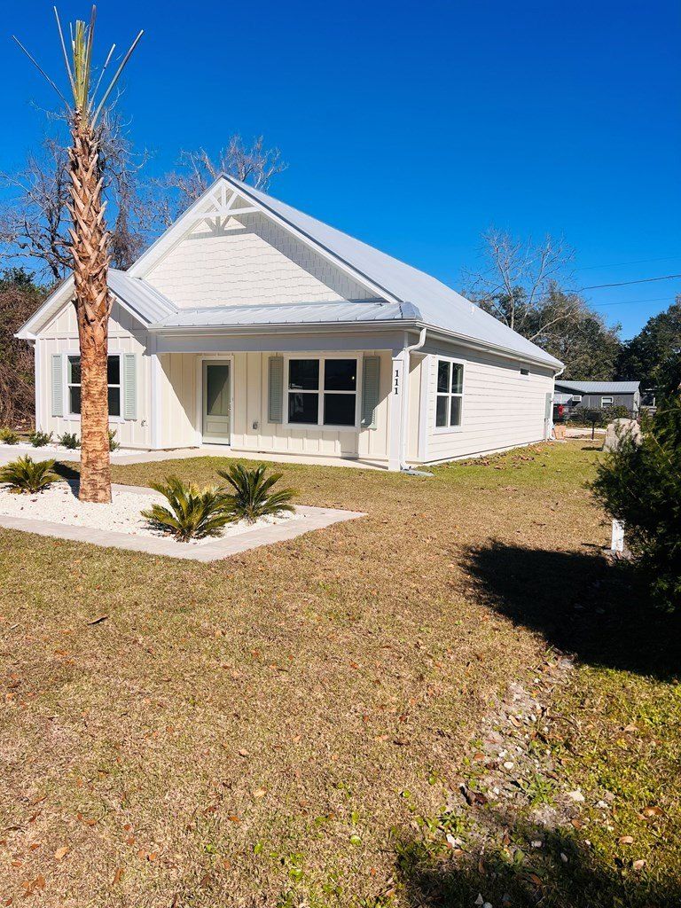 111 11Th St. Apalachicola, FL 32320