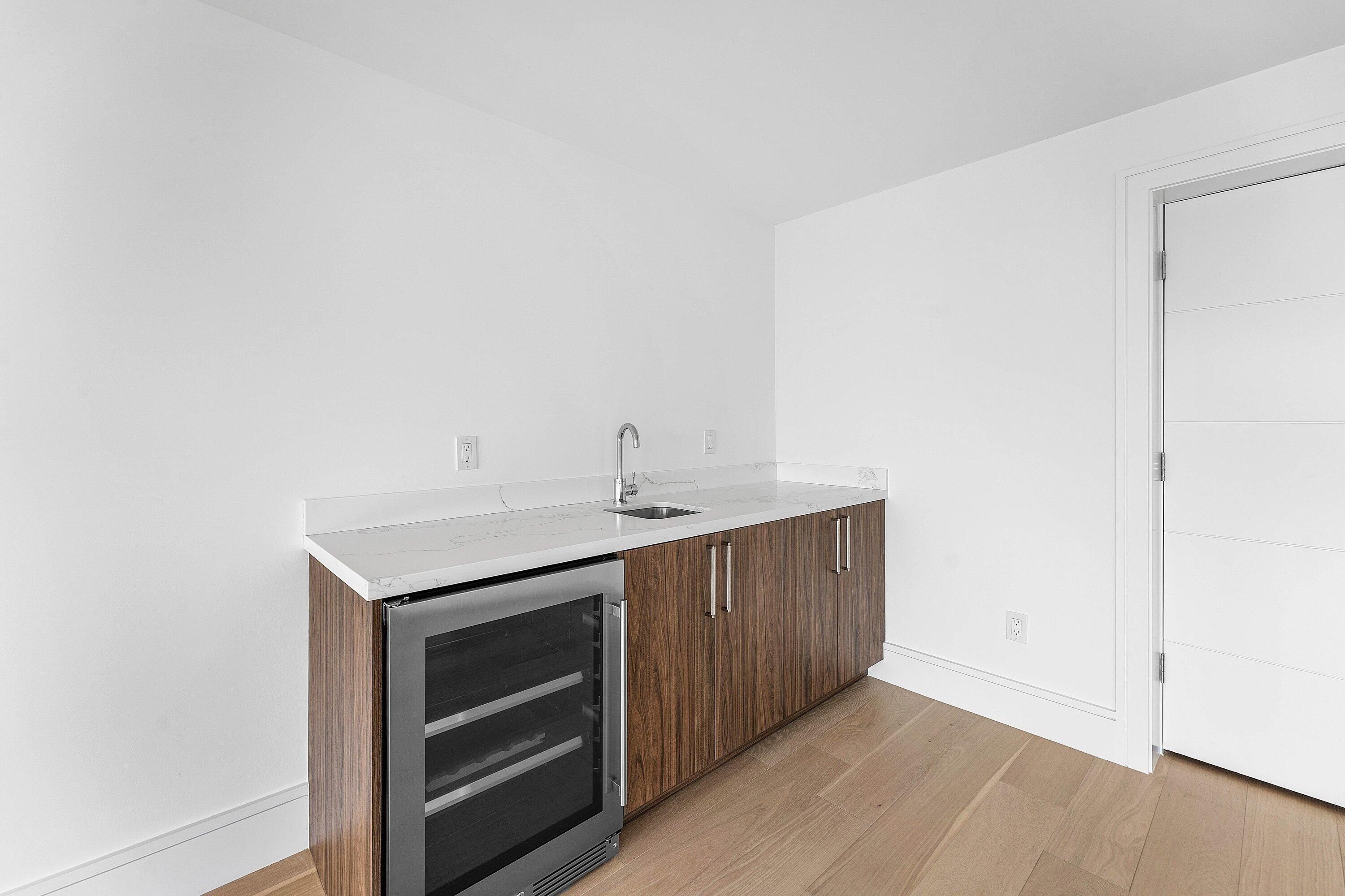 498 Ne 6Th Street. Boca Raton, FL 33432