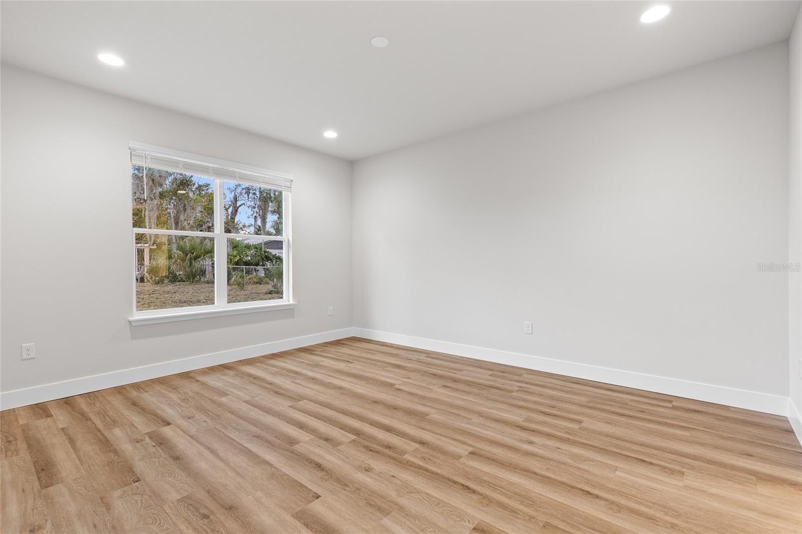 536 E Beresford Avenue. Deland, FL 32724