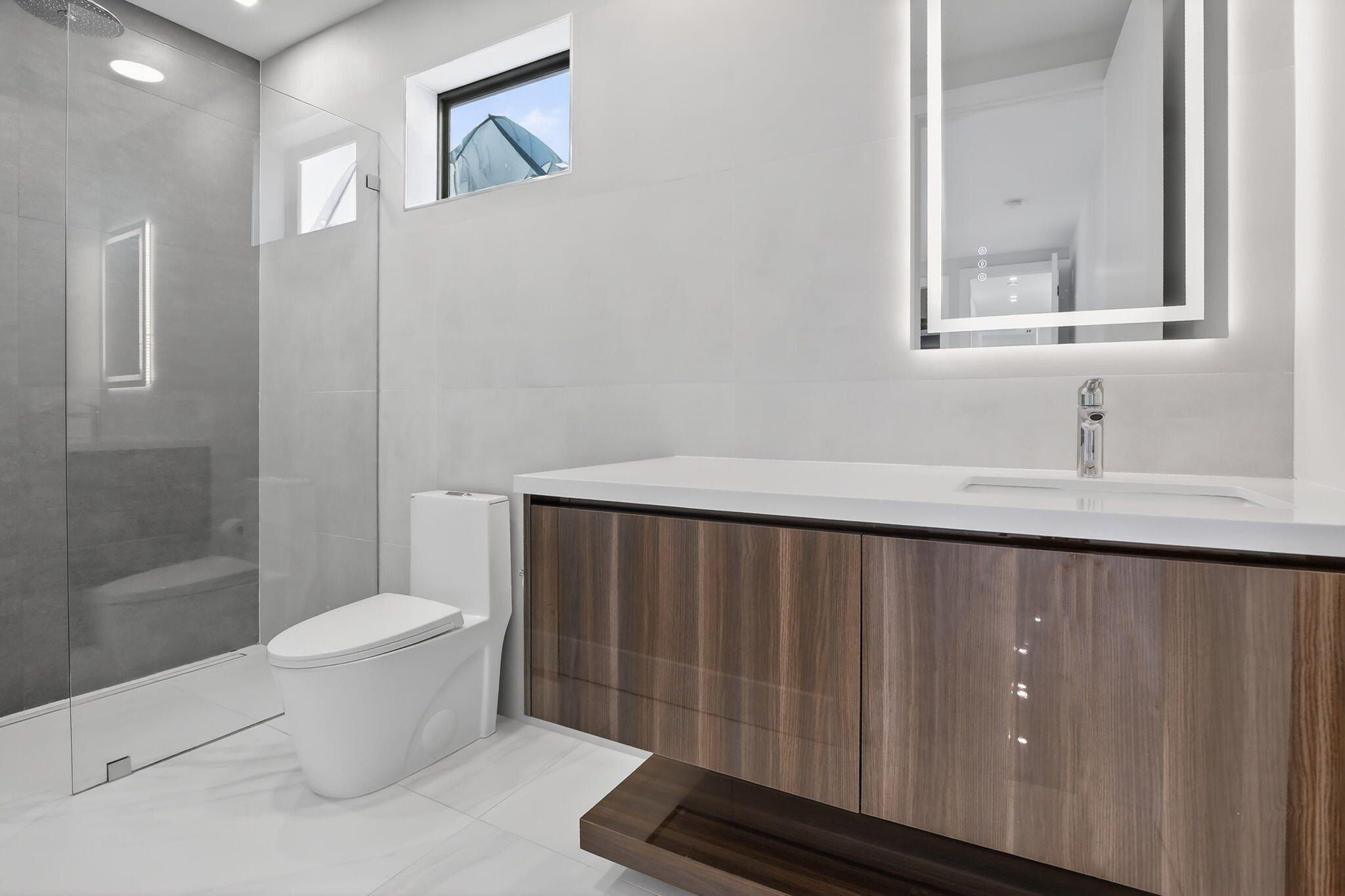 750 Ne 16Th Avenue. Fort Lauderdale, FL 33304