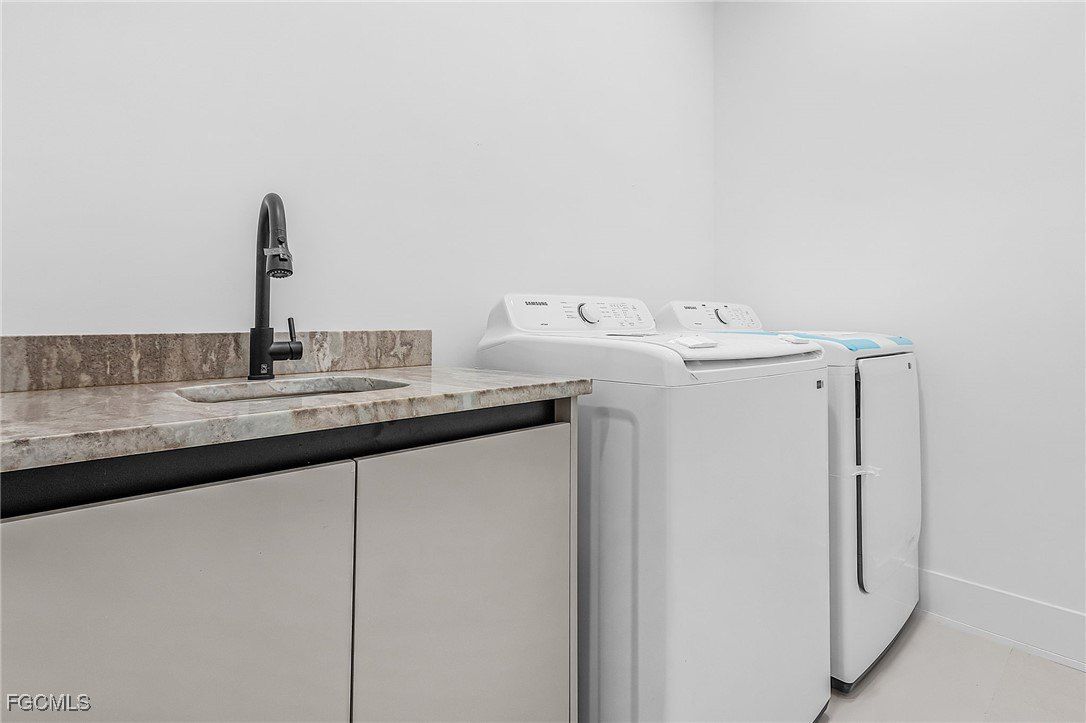 1015 Sw 8Th Court. Cape Coral, FL 33991