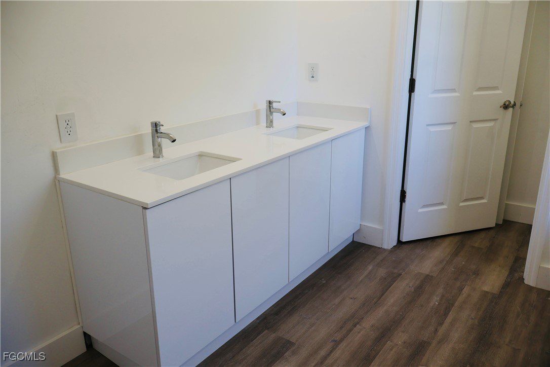 2812 49Th Street Sw. Lehigh Acres, FL 33976