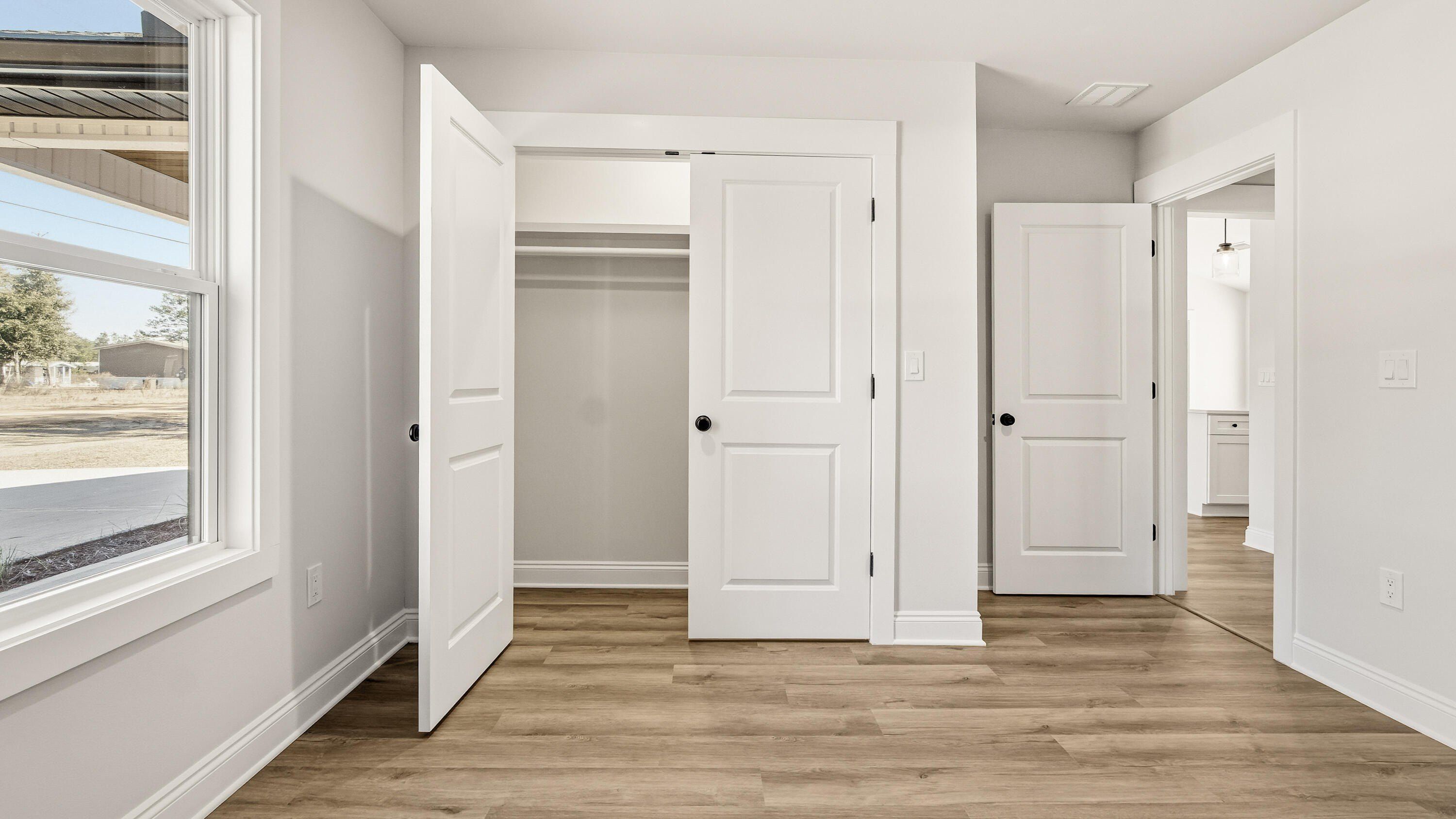 565 W Violet Lane. Defuniak Springs, FL 32433