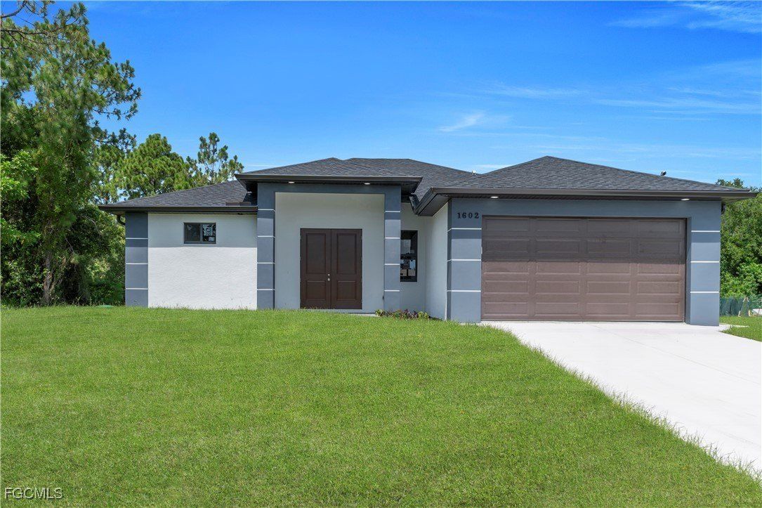 2902 4Th Street Sw. Lehigh Acres, FL 33976