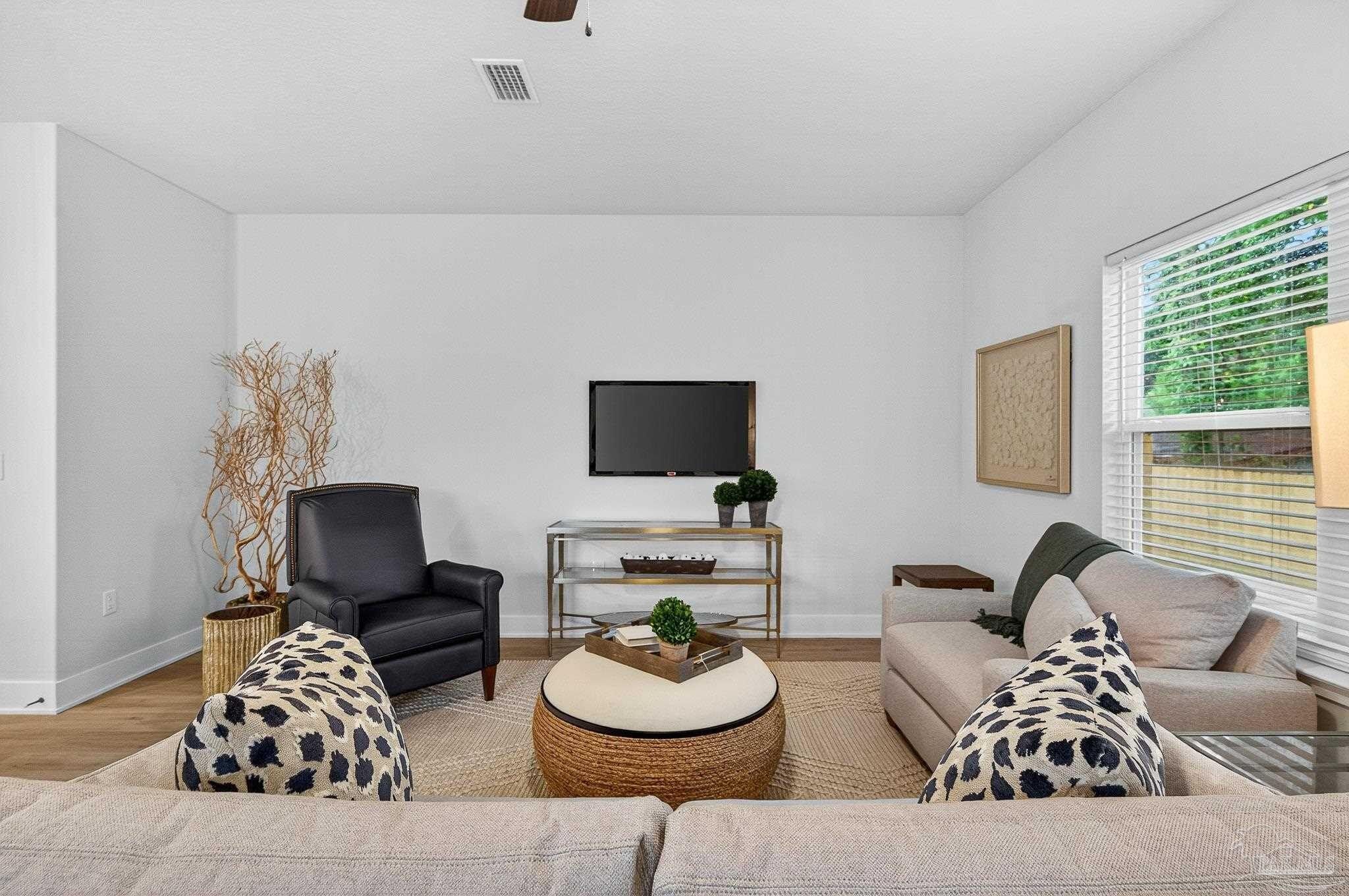 Highland Ridge Ct Unit B. Pensacola, FL 32534