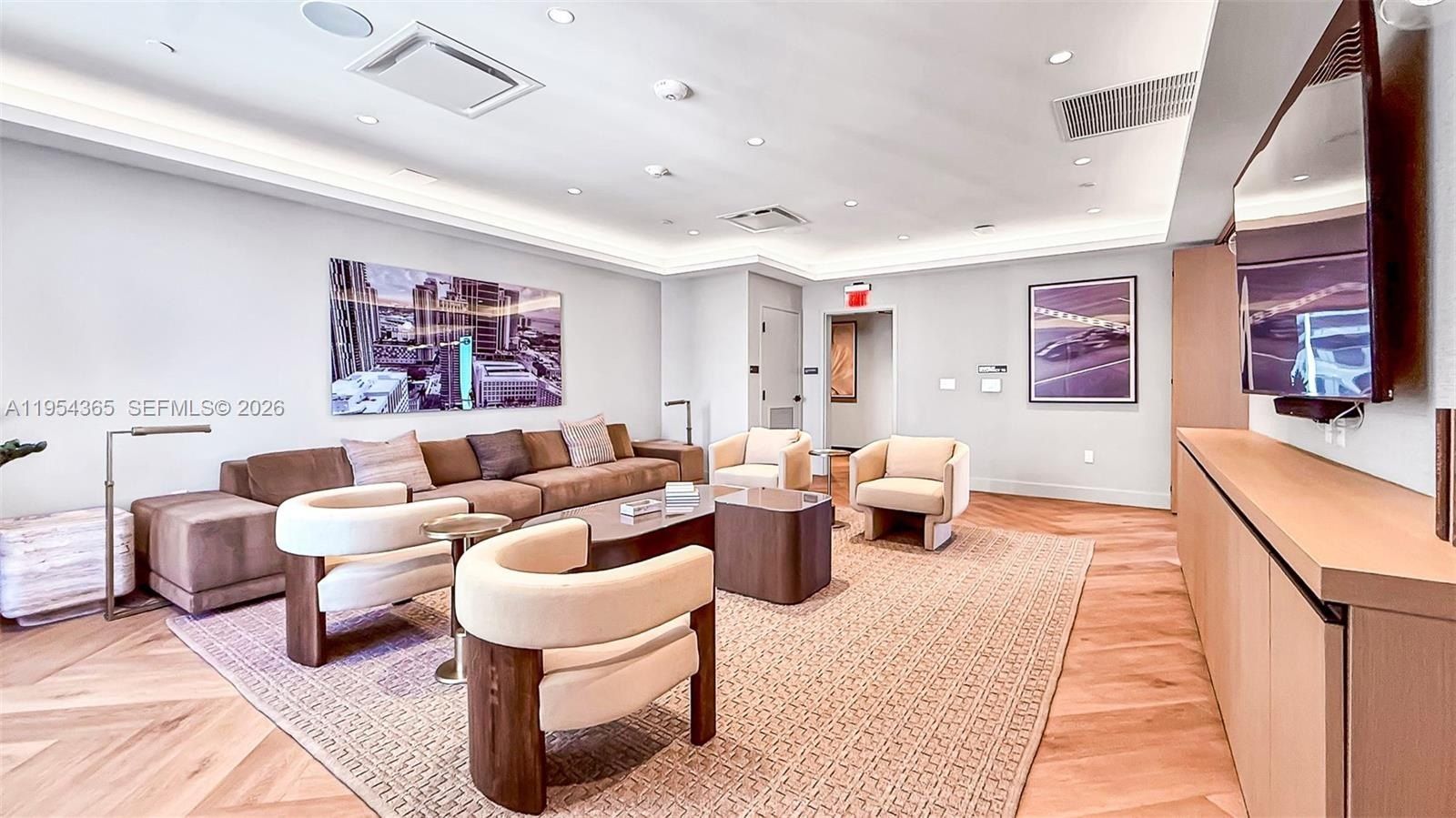 121 Ne 5. Miami, FL 33143