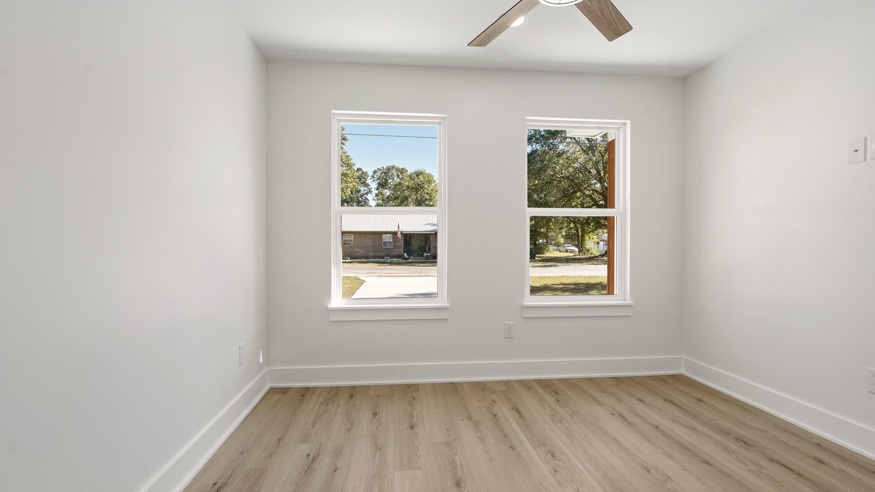 374 S 20Th Street. Defuniak Springs, FL 32435