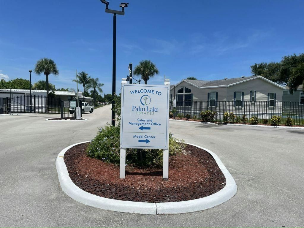 7433 43Rd Drive N. Riviera Beach, FL 33404