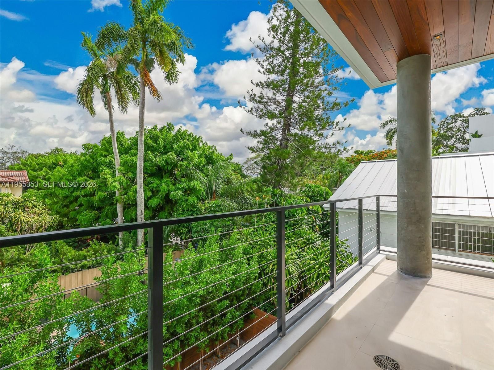 2822 Coconut. Miami, FL 33133