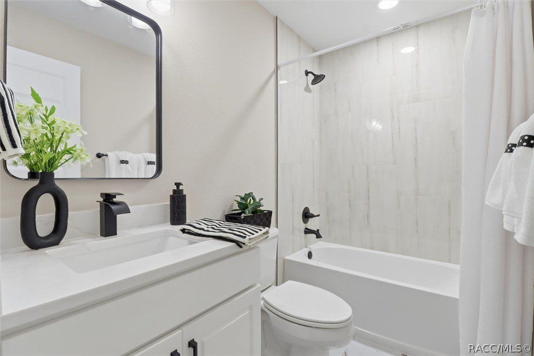 7821 N Sarazen Drive. Citrus Springs, FL 34434