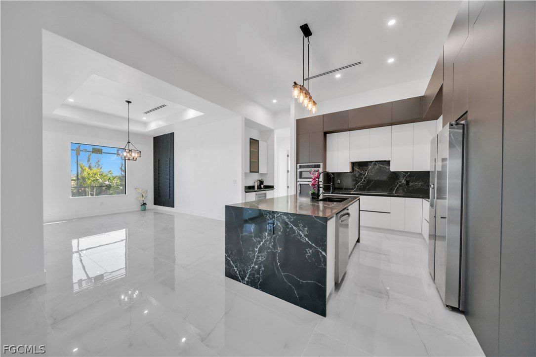 2221 Sw 5Th Place. Cape Coral, FL 33991