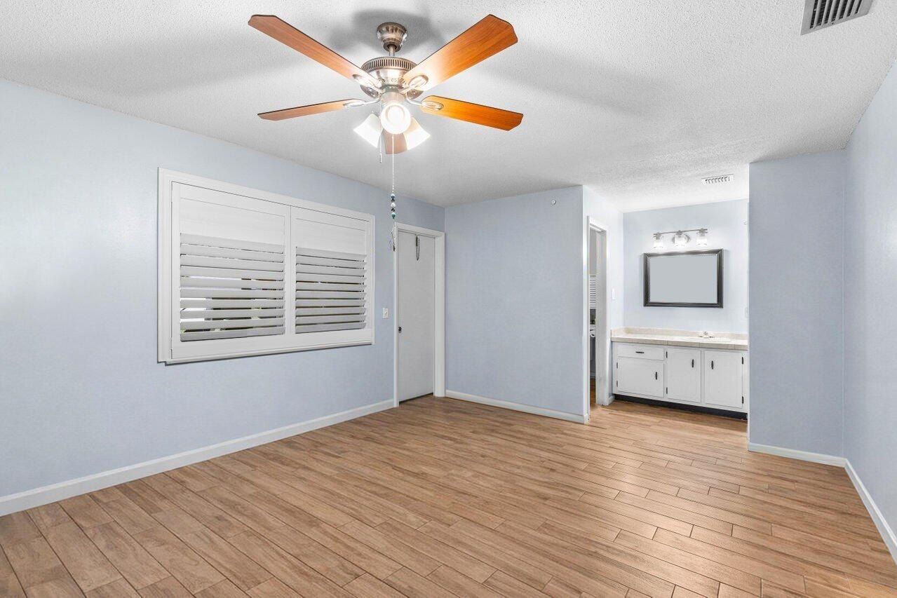 7376 W Oakridge Circle. Lake Worth, FL 33462