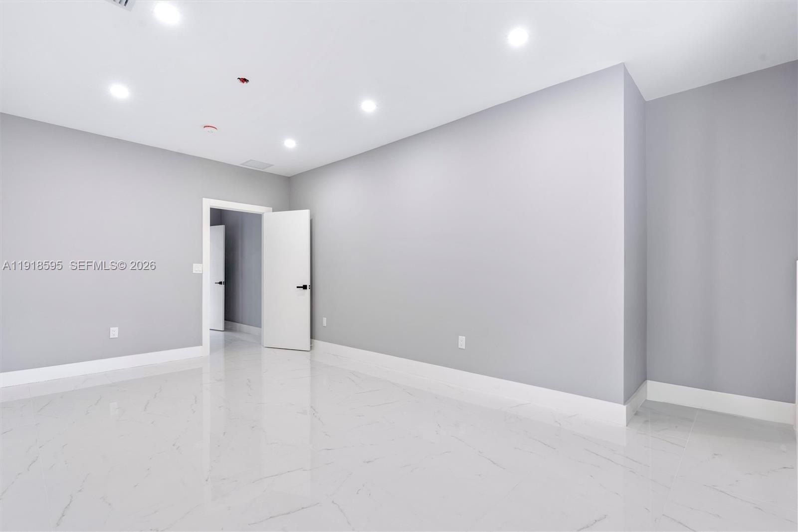 6884 Nw 30 Ave. Fort Lauderdale, FL 33309