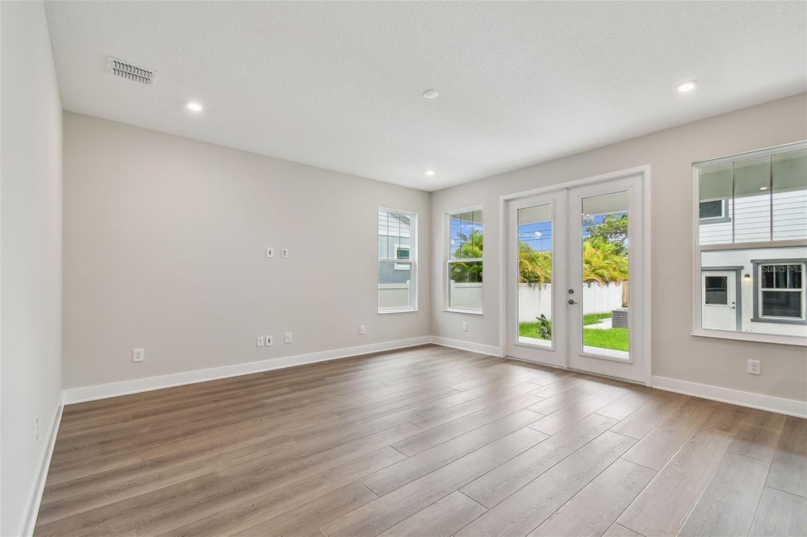 5663 Dartmouth Avenue N. St Petersburg, FL 33710