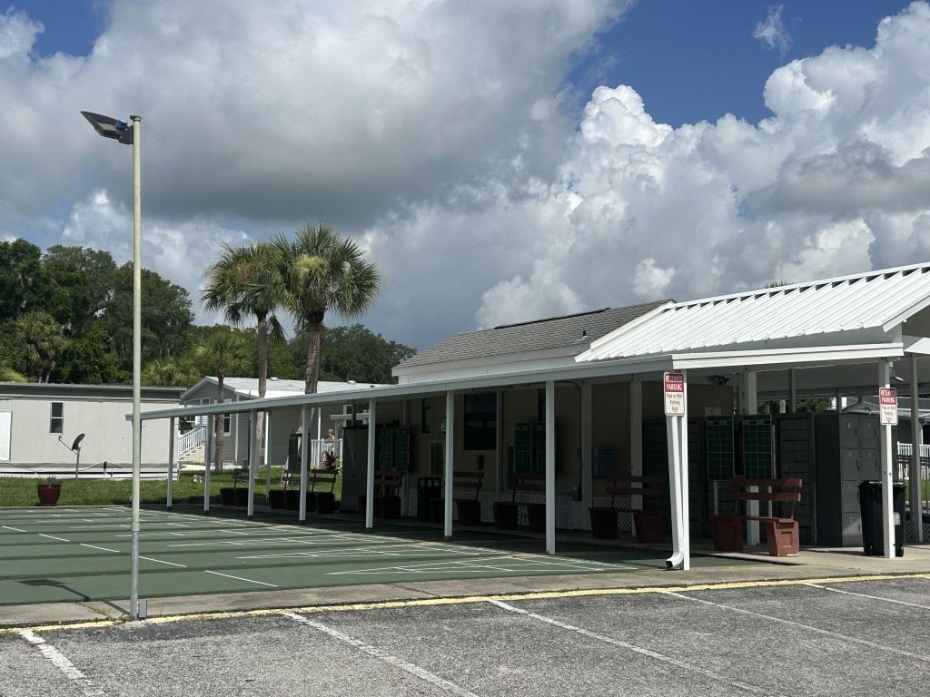 13142 Grape Avenue 229. Grand Island, FL 32735