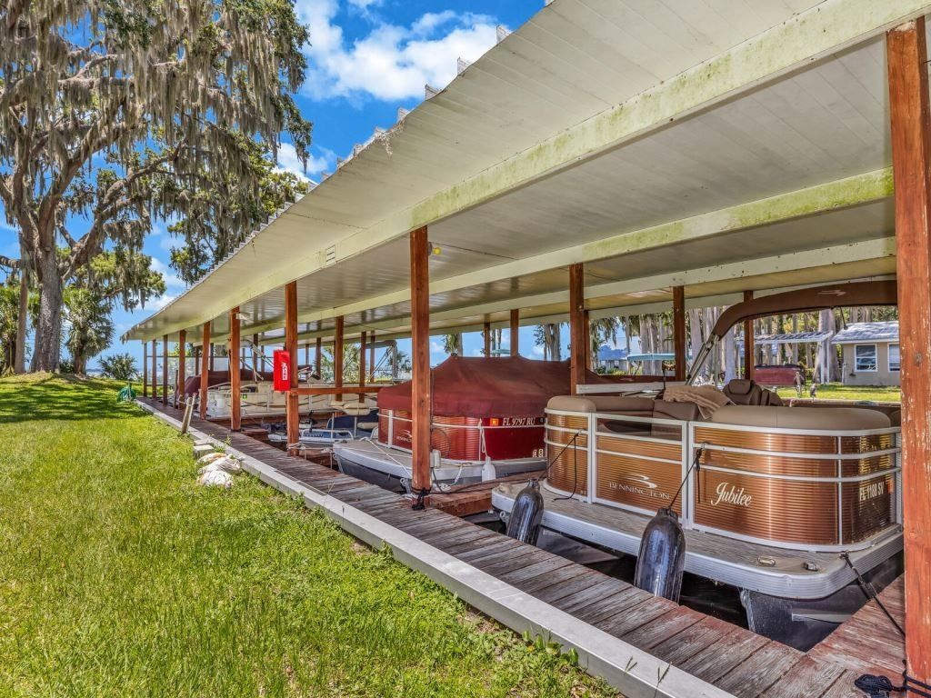 13142 Grape Avenue 229. Grand Island, FL 32735