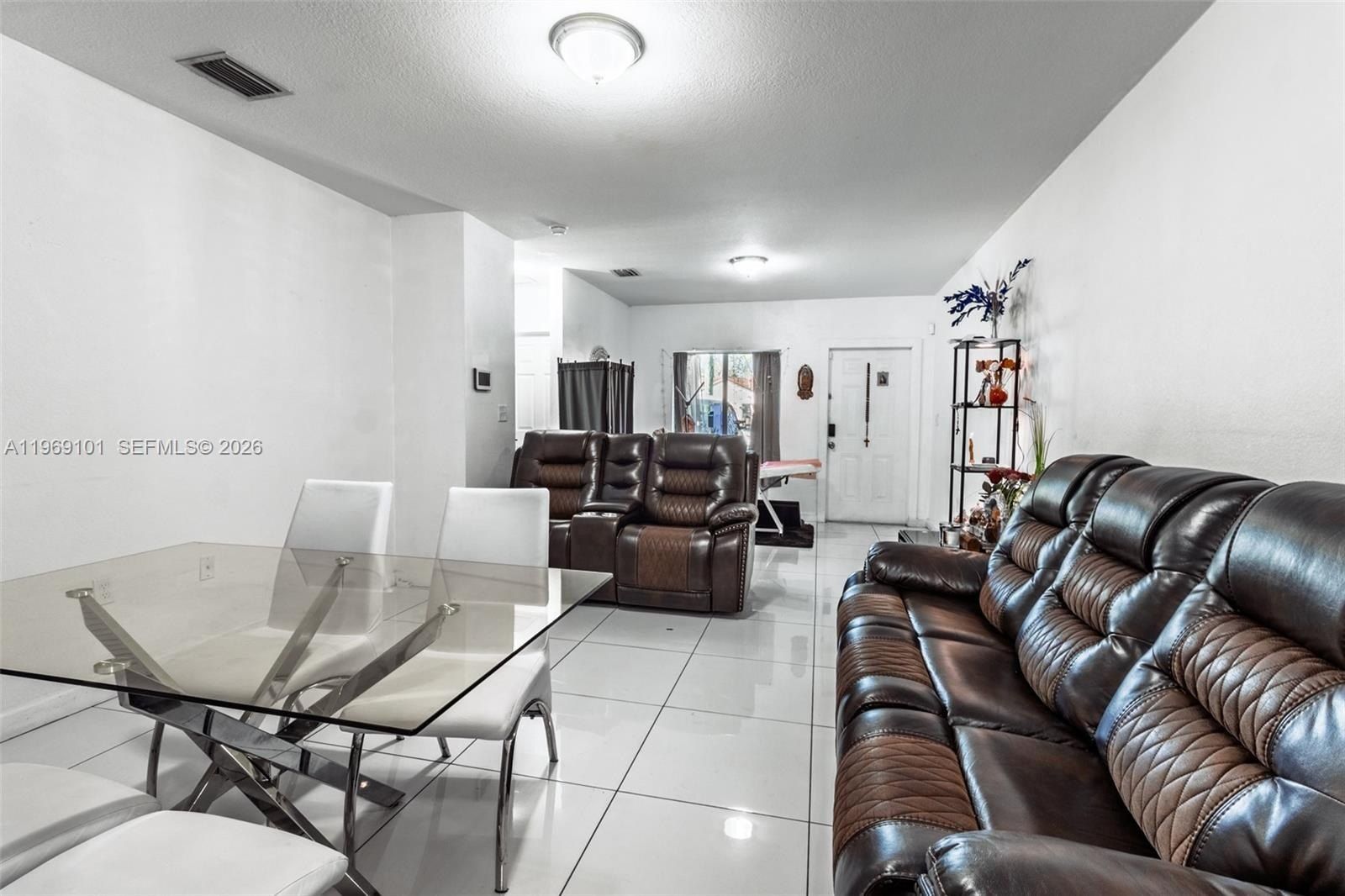 1998 Nw 47Th St. Miami, FL 33142