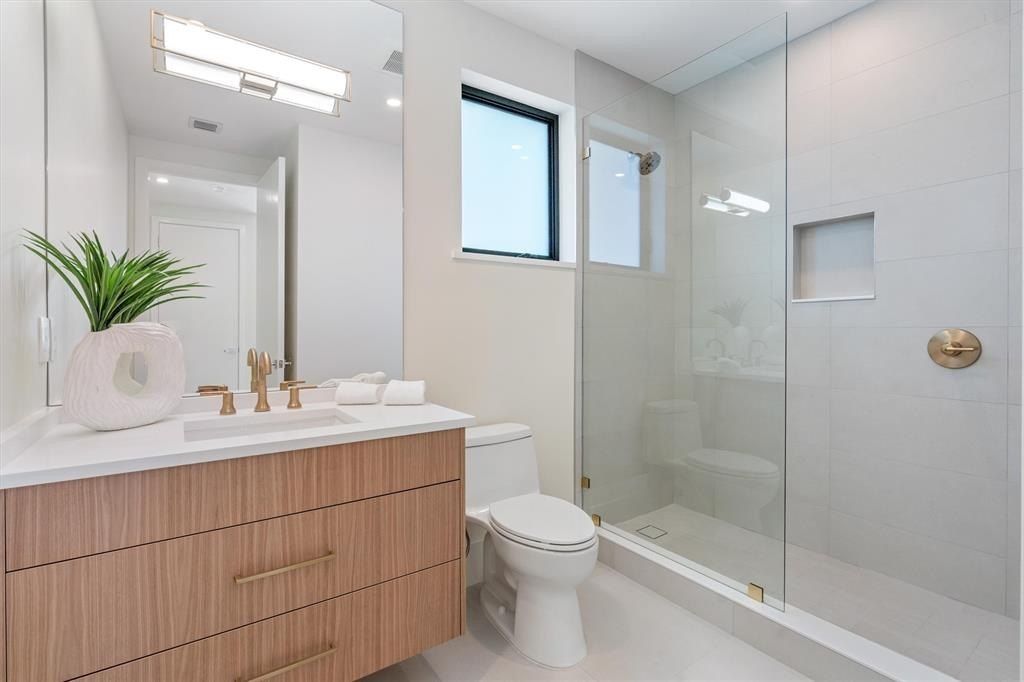 2732 Ne 29Th Court. Fort Lauderdale, FL 33306