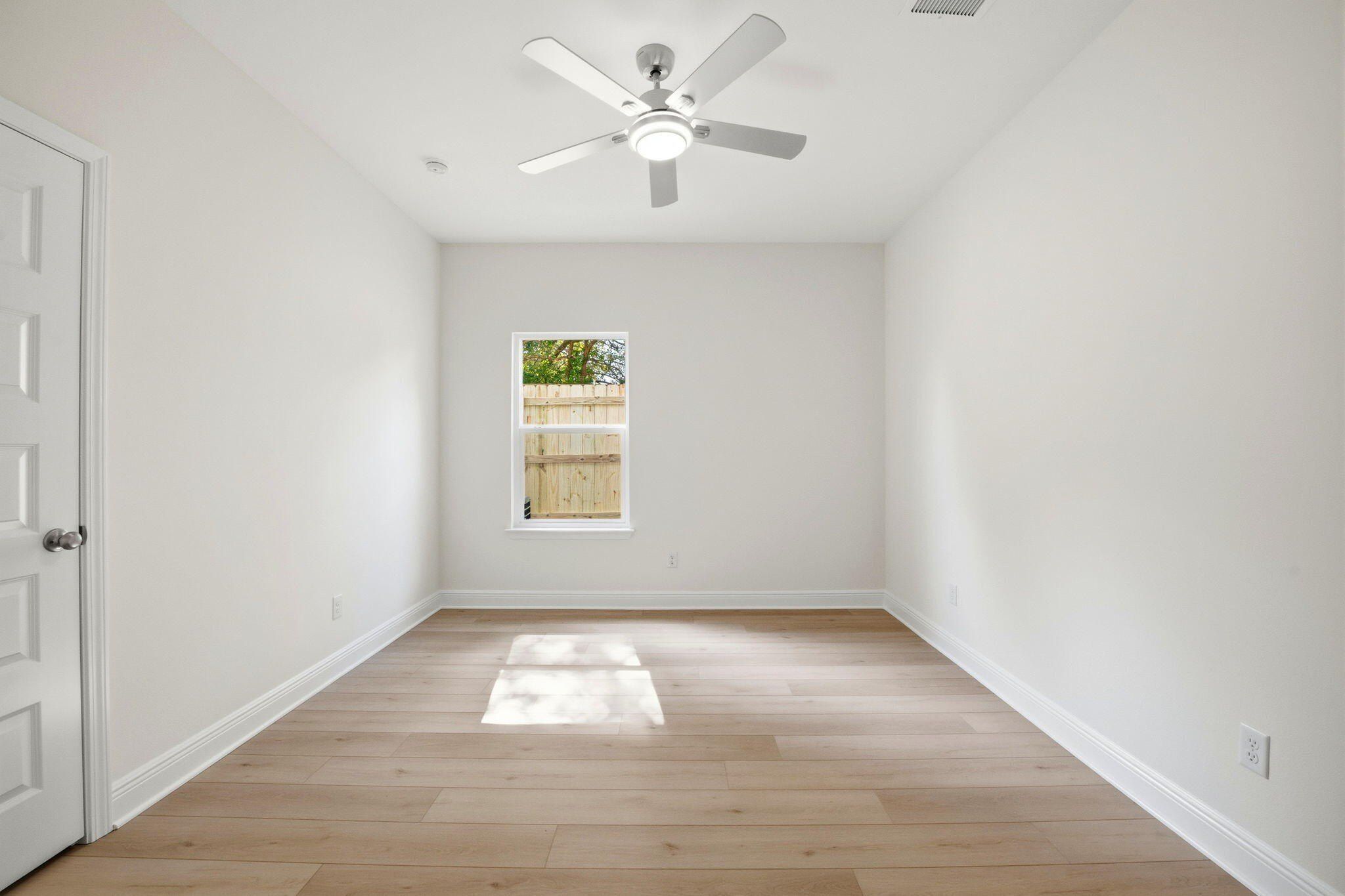 8511 Barrancas Street. Navarre, FL 32566