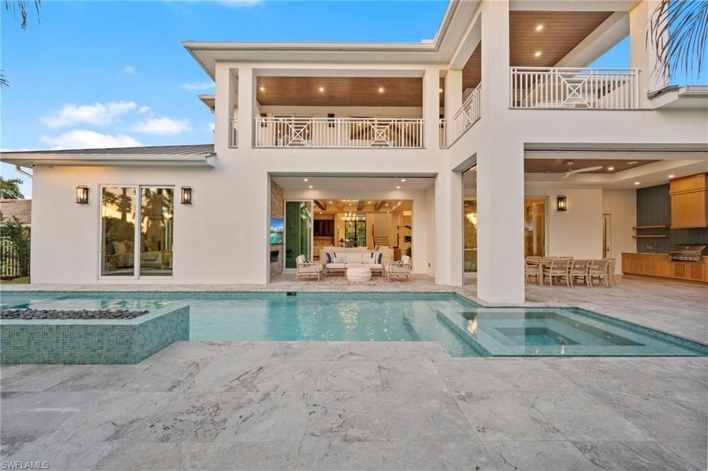 570 Harbour Dr. Naples, FL 34103