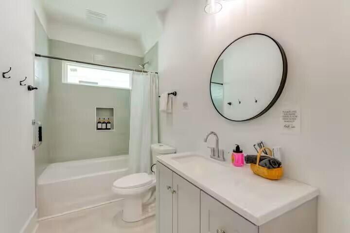 7411 Grand Navarre Boulevard. Navarre, FL 32566