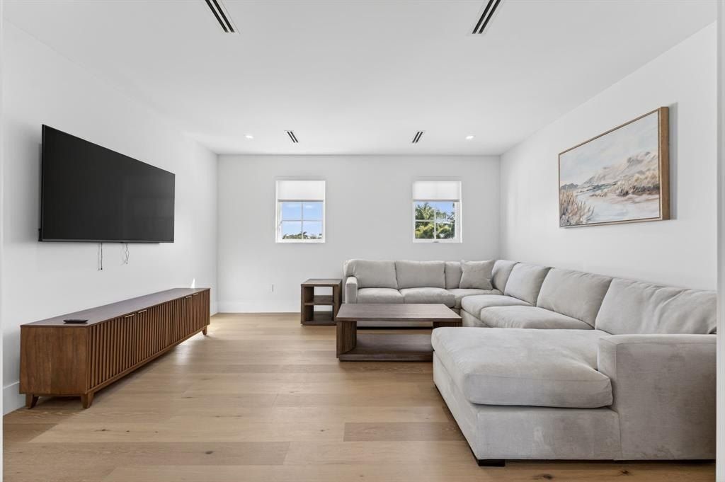 310 Se 9 Court. Pompano Beach, FL 33060