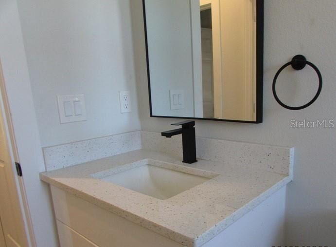 10 Fisher Loop. Ocklawaha, FL 32179