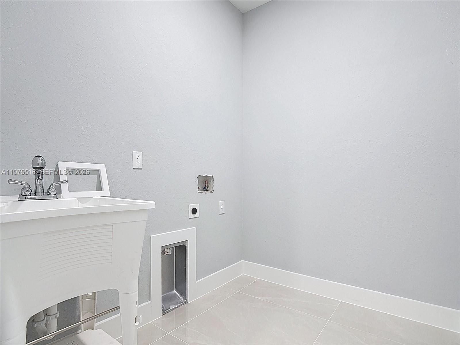 920 Rita N. Lehigh Acres, FL 33971